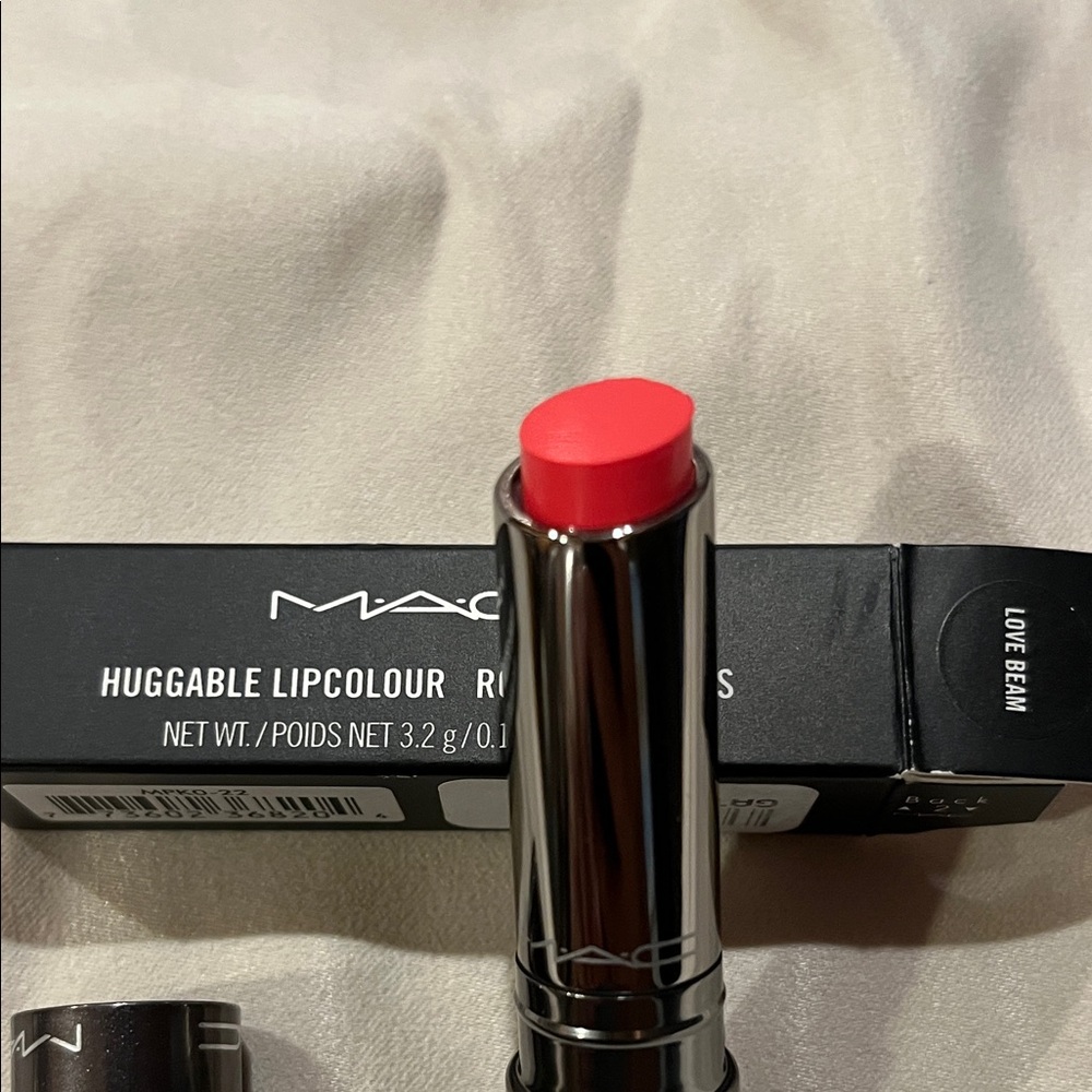 MAC Cosmetics Huggable Lipcolour - Picture 7 of 8